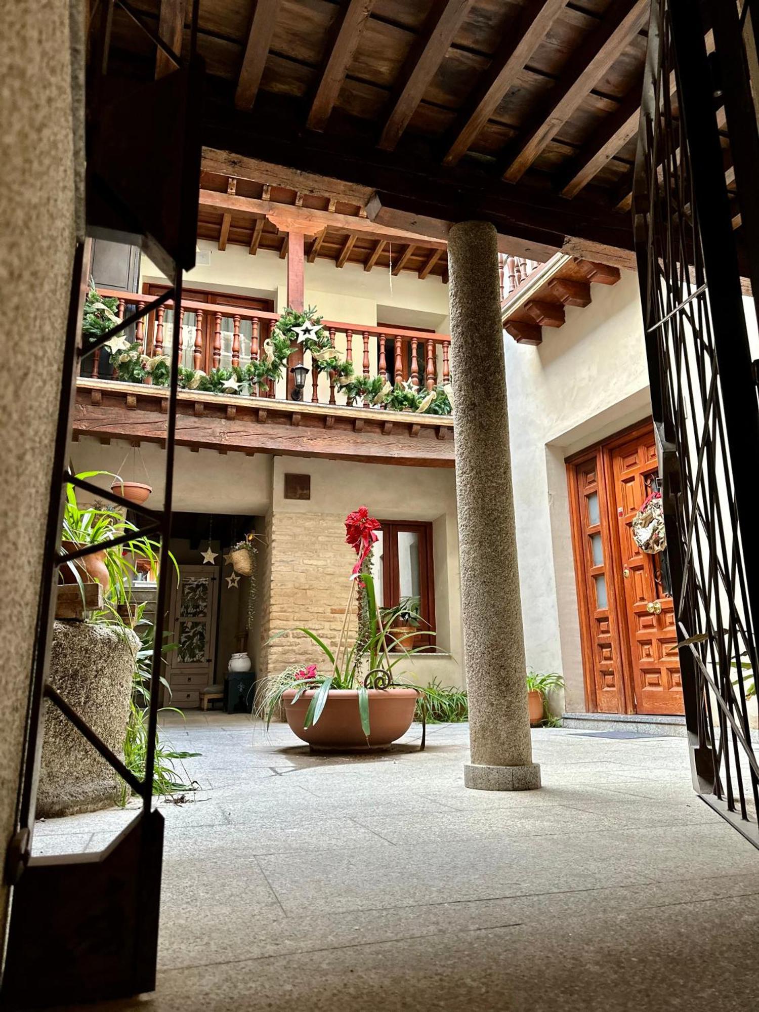 Apart. Palacio Canonigo 7 - Junto Catedral Toledo Exterior foto